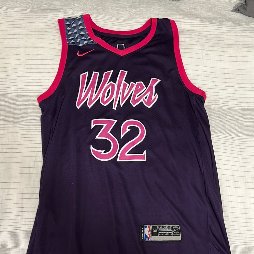 MN Timberwolves Jersey, Towns City Edition